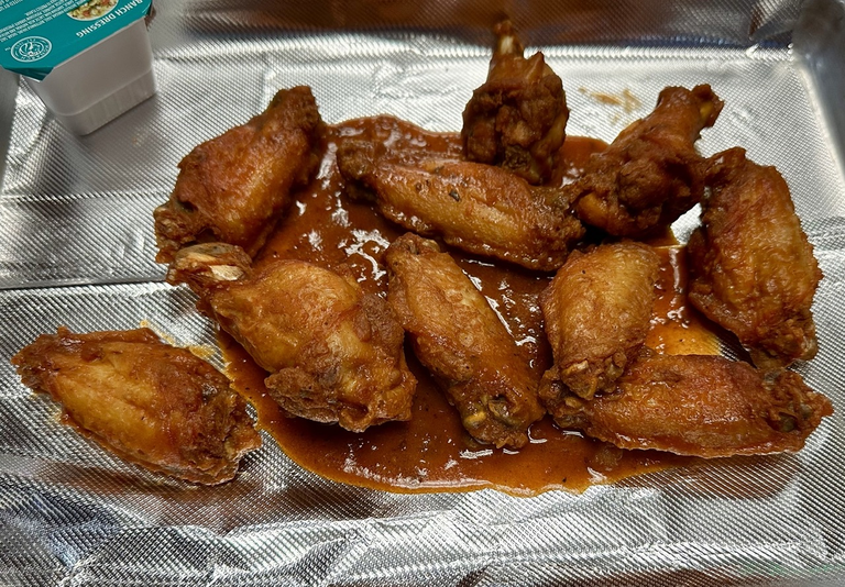 8 Chicken Wings and Fries