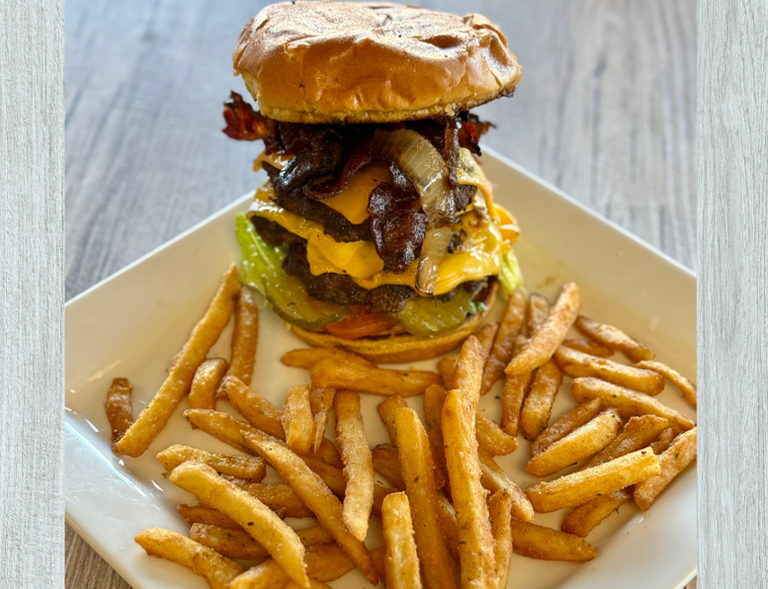 Signature III Buddies Candied Bacon Burger